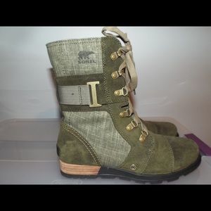 Sorel lace up boots, waterproof!